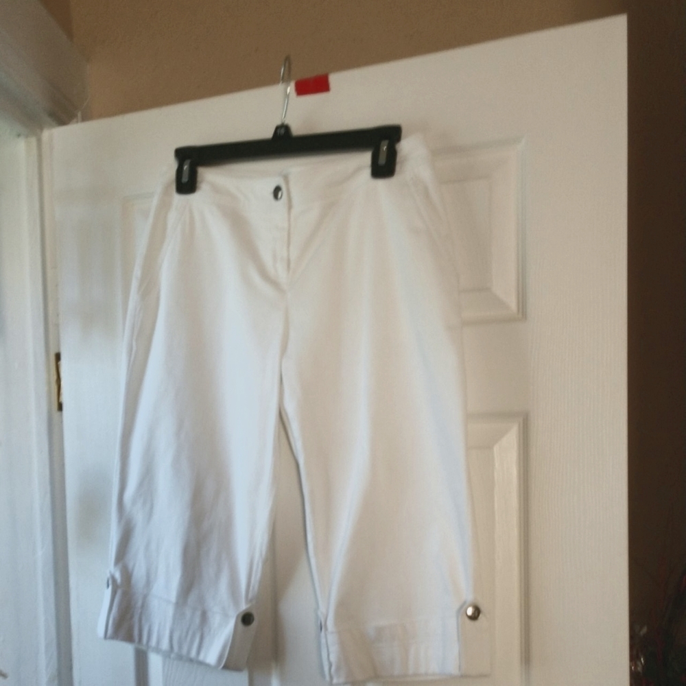 Cato Stretch Capri Pants - Size 4 - White with Buttoned Cuff